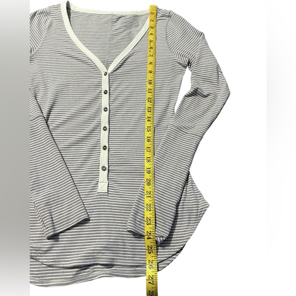 Lululemon Awesoma Henley Hyper Stripe Heathered Slate Ghost Size 4 - Picture 8 of 8